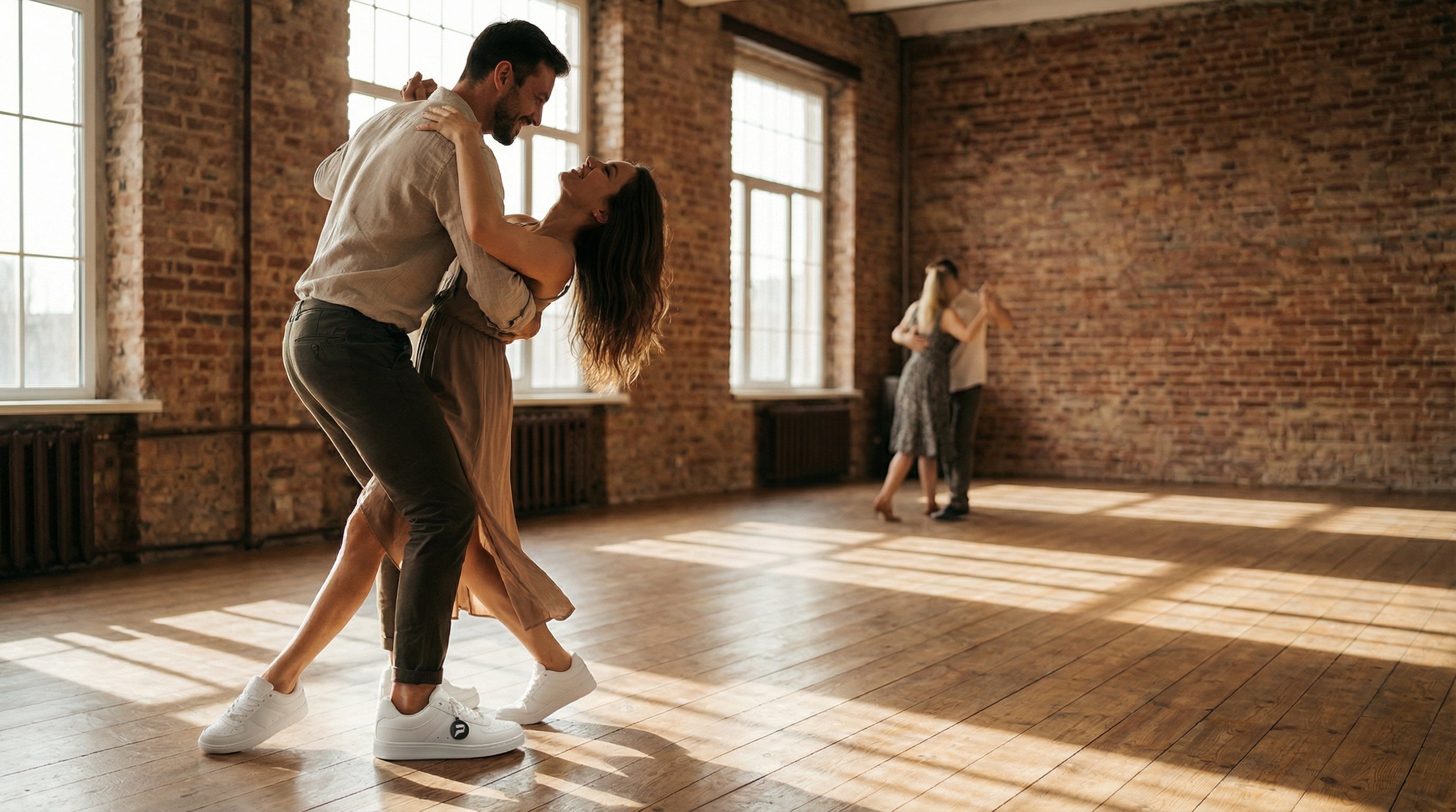 <h1 class="hero-headline" style="color: white;">
<span class="lt-wave-hero2" style="display: block;">KOSTENLOSER VERSAND + KOSTENLOSE RÜCKSENDUNG</span>
<span class="impact-hero" style="display: block;">JETZT IM ANGEBOT</span>
</h1>
<h1 class="hero-headline" style="color: white;">
<span class="lt-wave-hero2" style="display: block;"></span>
</h1>